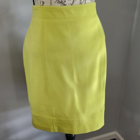 Vintage Dana Buchman Women's Suite in Lime Green. - Picture 9 of 16